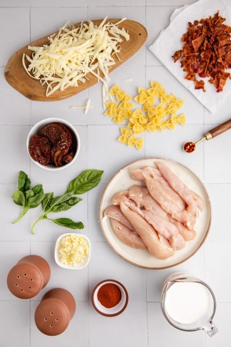 Ingredients for Chicken Mozzarella Pasta.