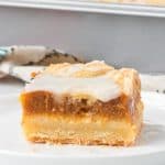 A creamy pumpkin filling in a pie bar.