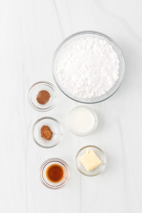 Ingredients for a powdered sugar glaze with apple pie spices.