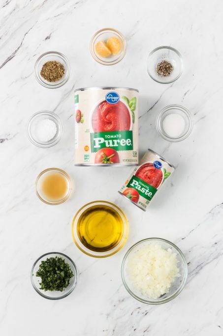 Easy Marinara Sauce ingredients.