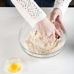 Pastry blending sablee dough