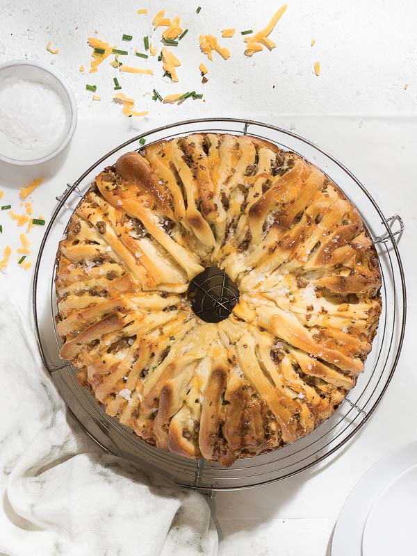 Cheddar-Sausage Pull-Apart Bread