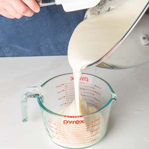 Pouring fondant in glass measuring cup