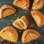 CHAUSSONS AUX POMMES