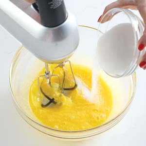 Whipping egg yolks