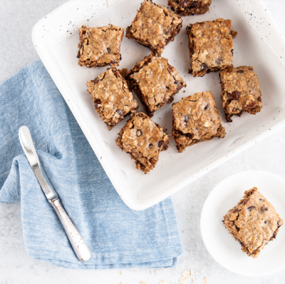 Almond chocolate oat bars