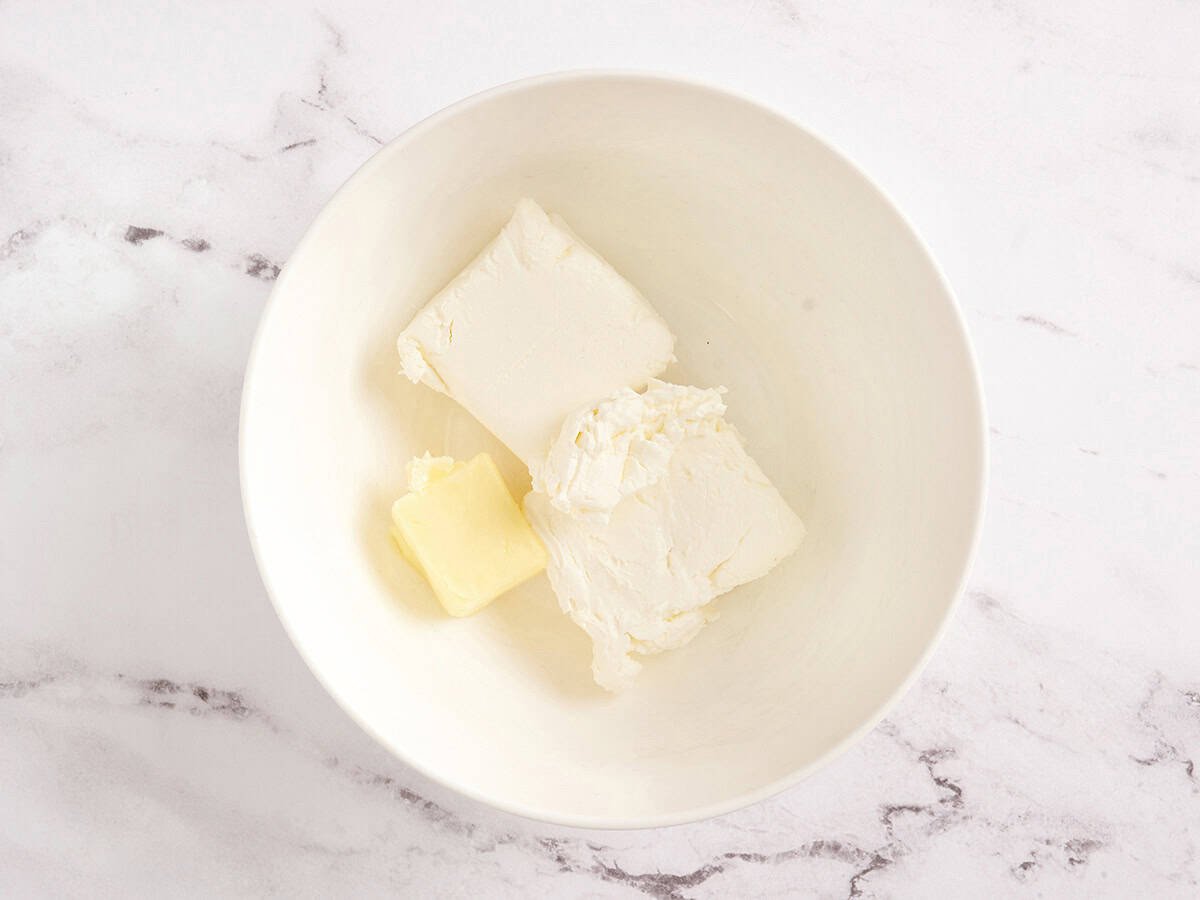 ingredients for cream cheese frosting for inside of pumpkin roll