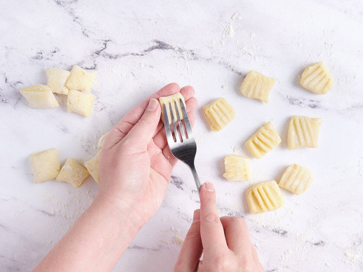 Creating grooves in the gnocchi.