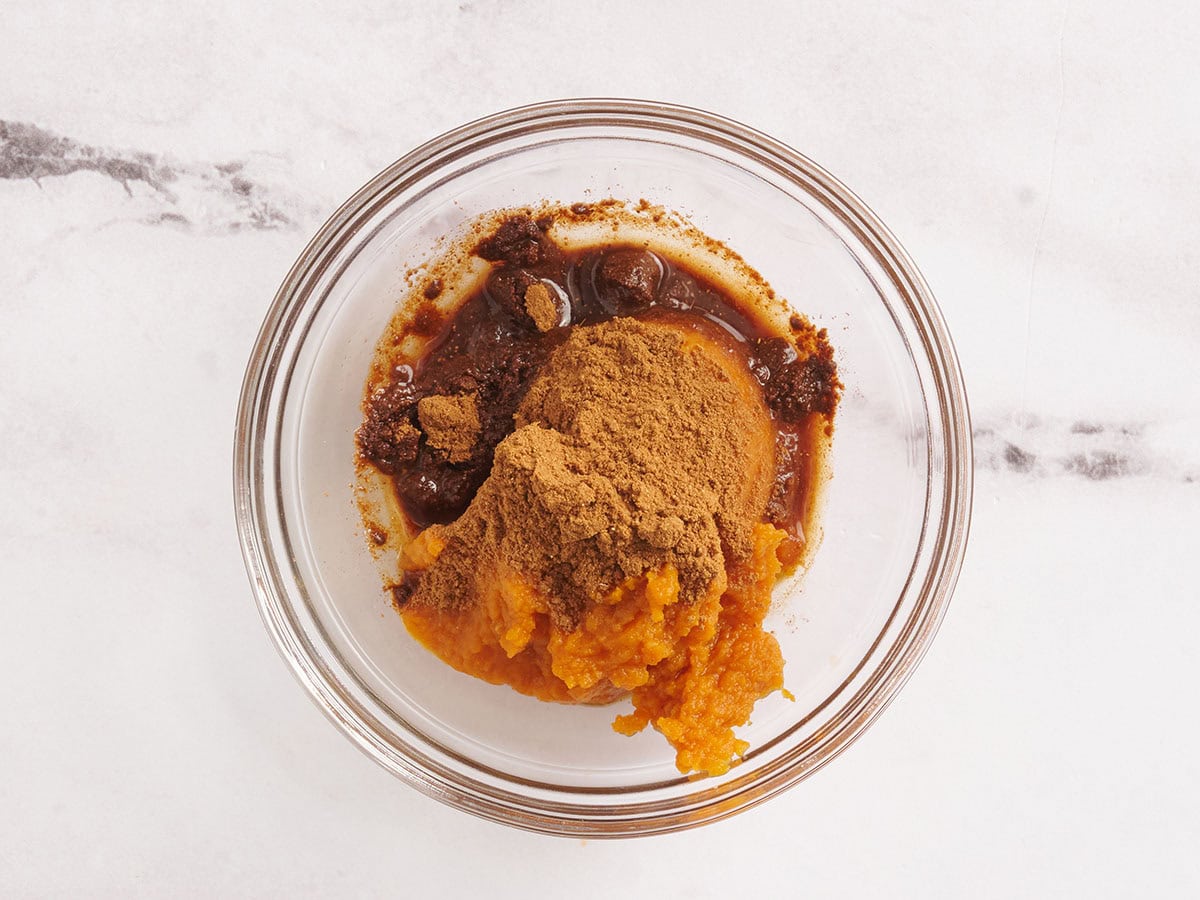 Pumpkin puree, pumpkin pie spice and vanilla in a mixing bowl.